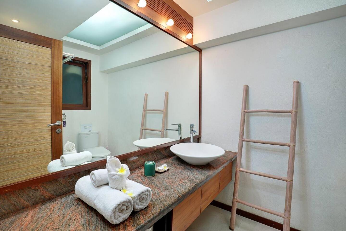 Super Value 4 Bedroom, Walk To Bintang Supermarket Seminyak  Exterior photo