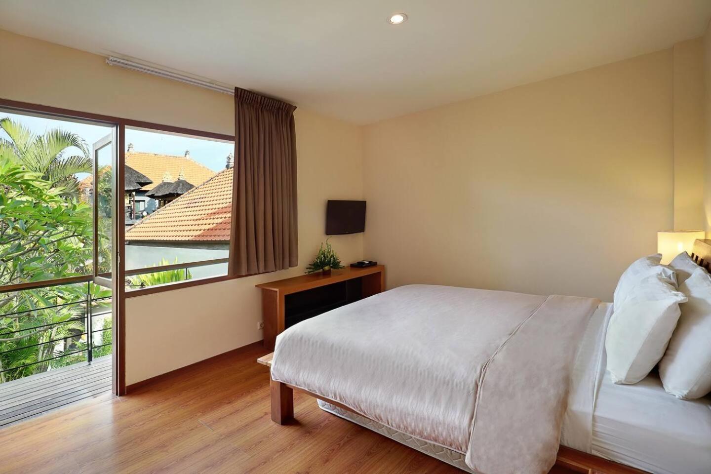 Super Value 4 Bedroom, Walk To Bintang Supermarket Seminyak  Exterior photo